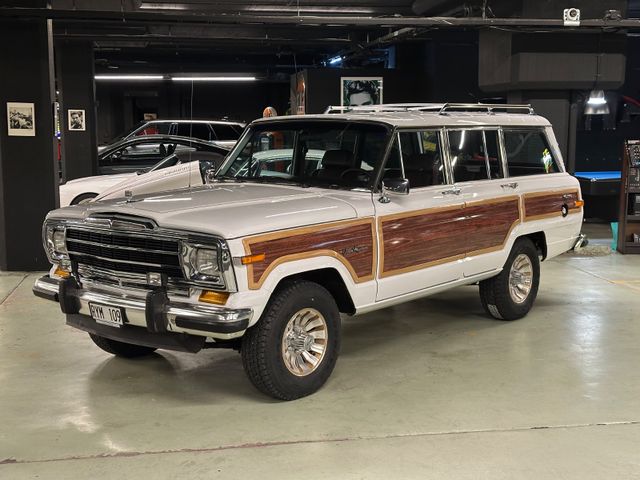 Jeep Grand Wagoneer