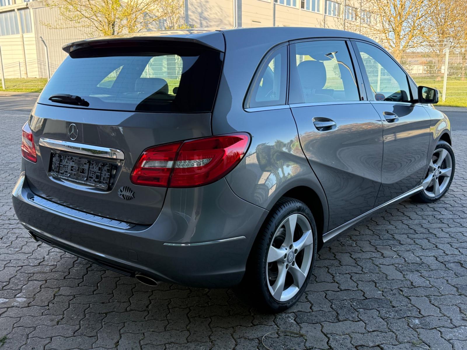 Mercedes-Benz B 220 4Matic/NAVI Vorbe./BI-Xenon/Memory/Leder/