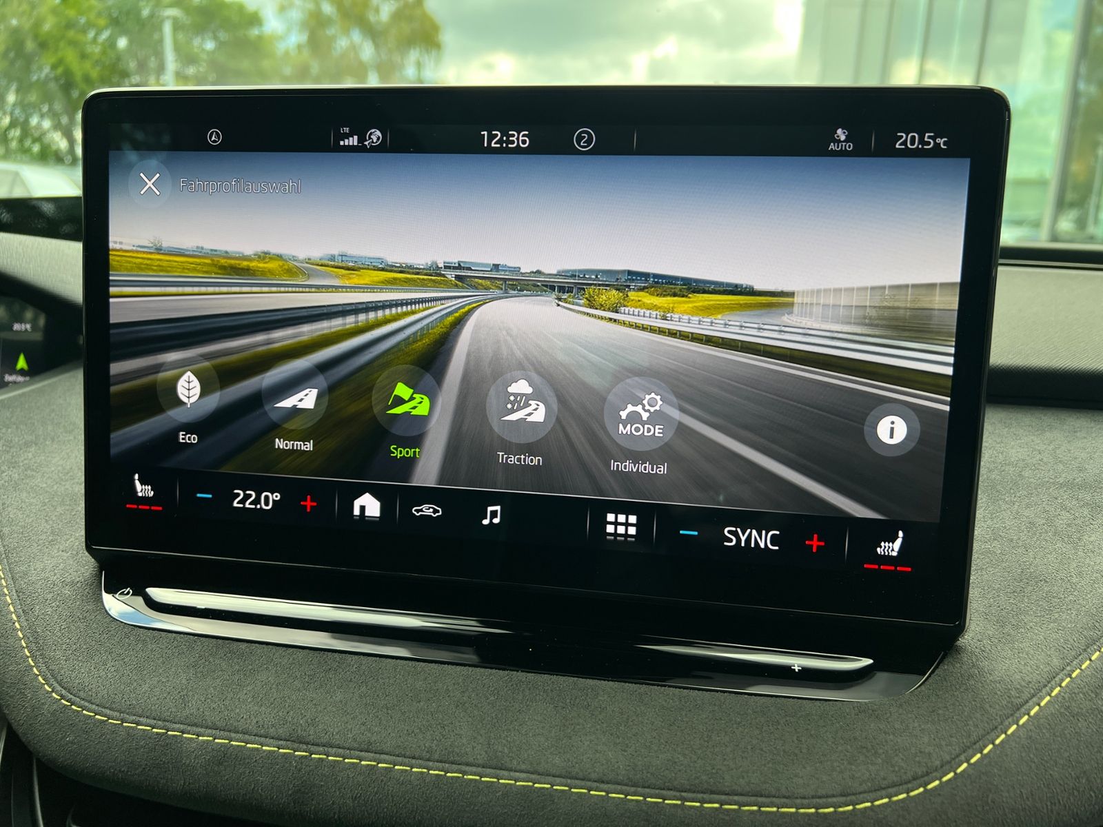 Fahrzeugabbildung SKODA Enyaq iV Coupé RS Lounge *Vorb. AHK,Panorama,LED