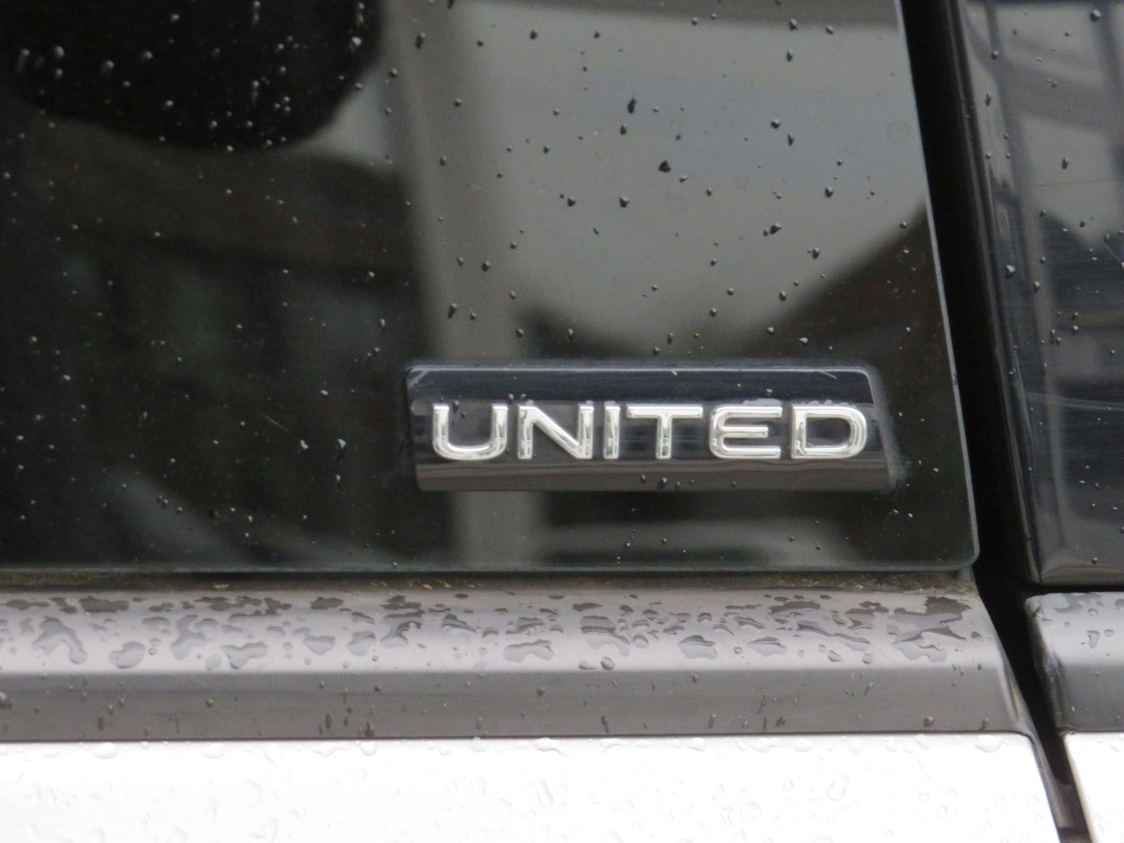 Fahrzeugabbildung Volkswagen up! "UNITED" 4-T. MAPS&MORE ALU-16` CLIMATRONIC
