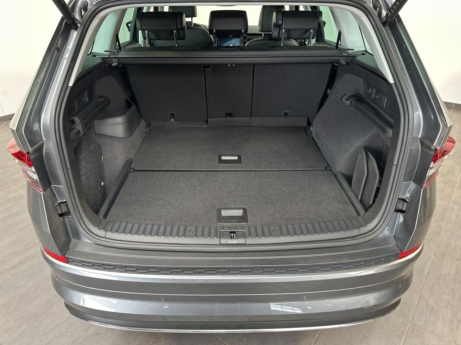 Fahrzeugabbildung SKODA Kodiaq L&K NAV+MATRIX+PANO+ACC+360°+19ZO+CARPLAY