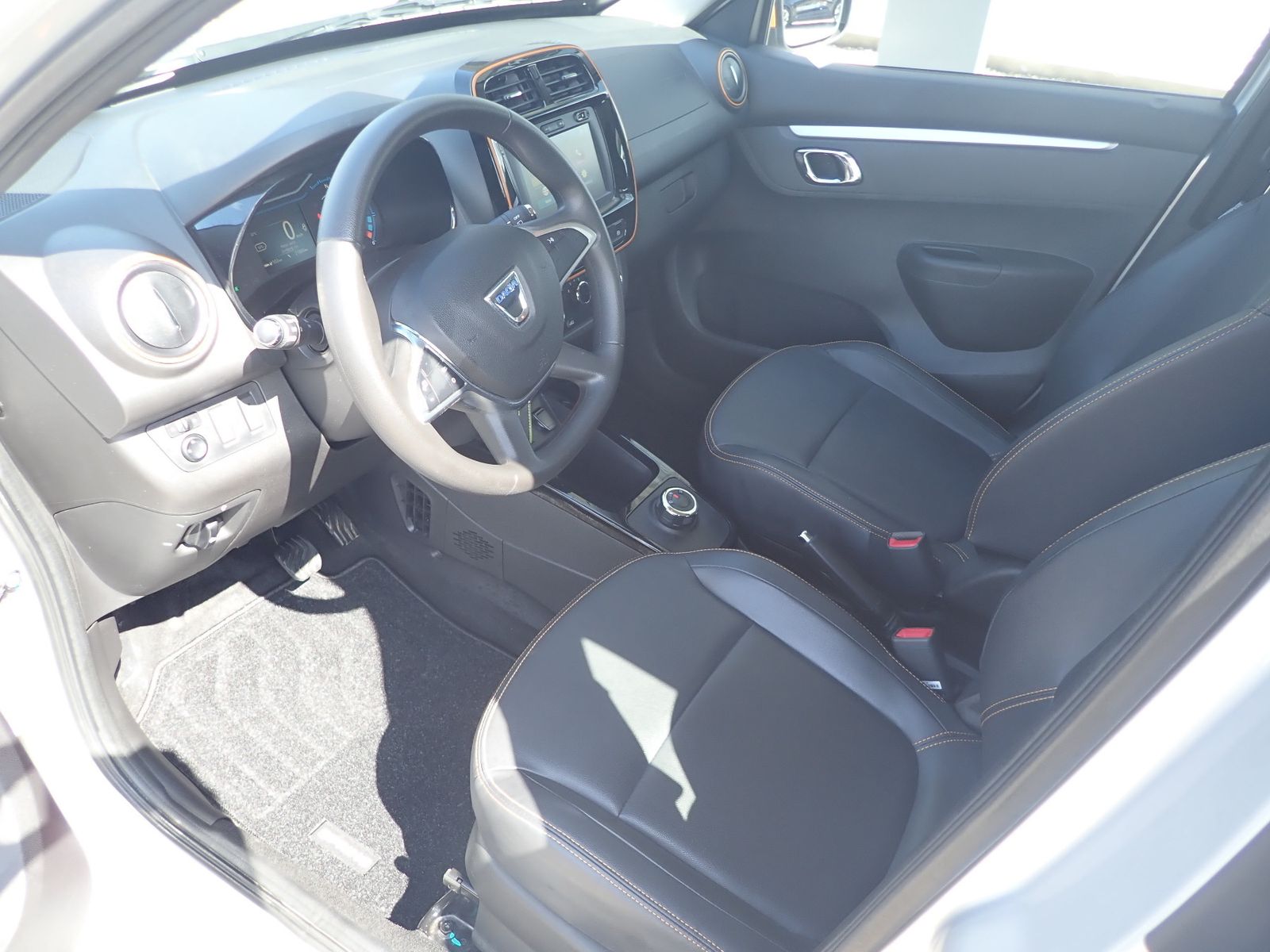 Fahrzeugabbildung Dacia Spring Electric 45 Comfort Plus mit CCS