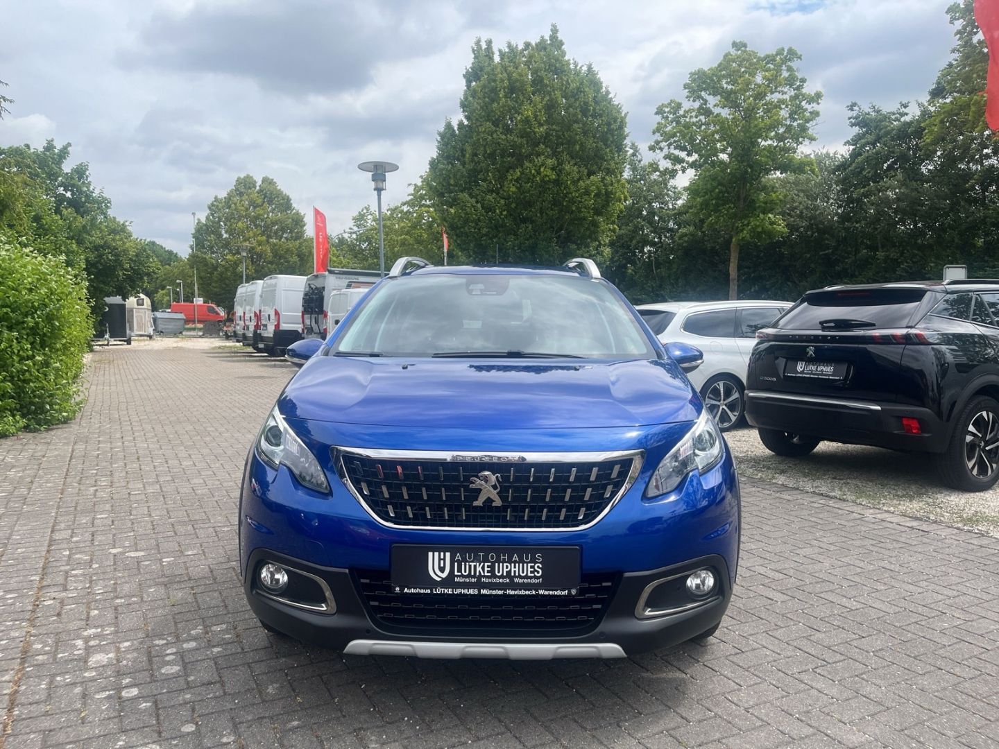 Fahrzeugabbildung Peugeot 2008 Puretech 110 S&S Allure Panorama Navi SHZ