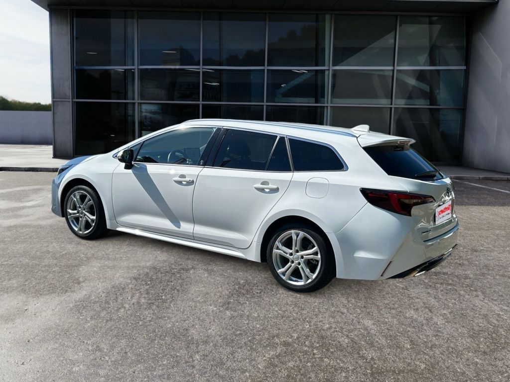 Fahrzeugabbildung Toyota Corolla 1.8 Hybrid Touring Sports Team Deutschla