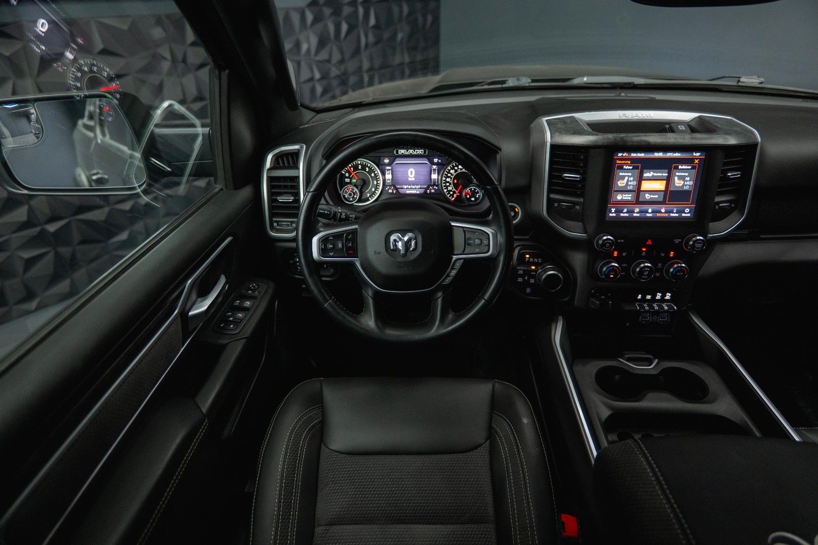 Fahrzeugabbildung Dodge RAM 5.7 V8 HEMI 4x4 OFFROAD NIGHT-Edition LED