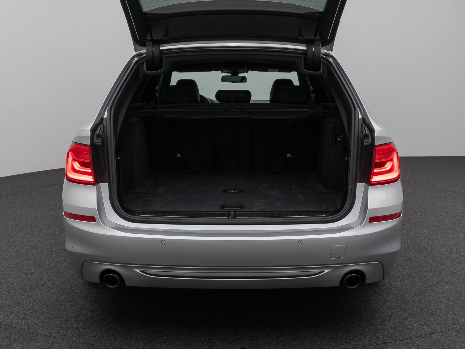 Fahrzeugabbildung BMW 520d  Sport Line HUD HiFi PDC Alarm DisplayKey