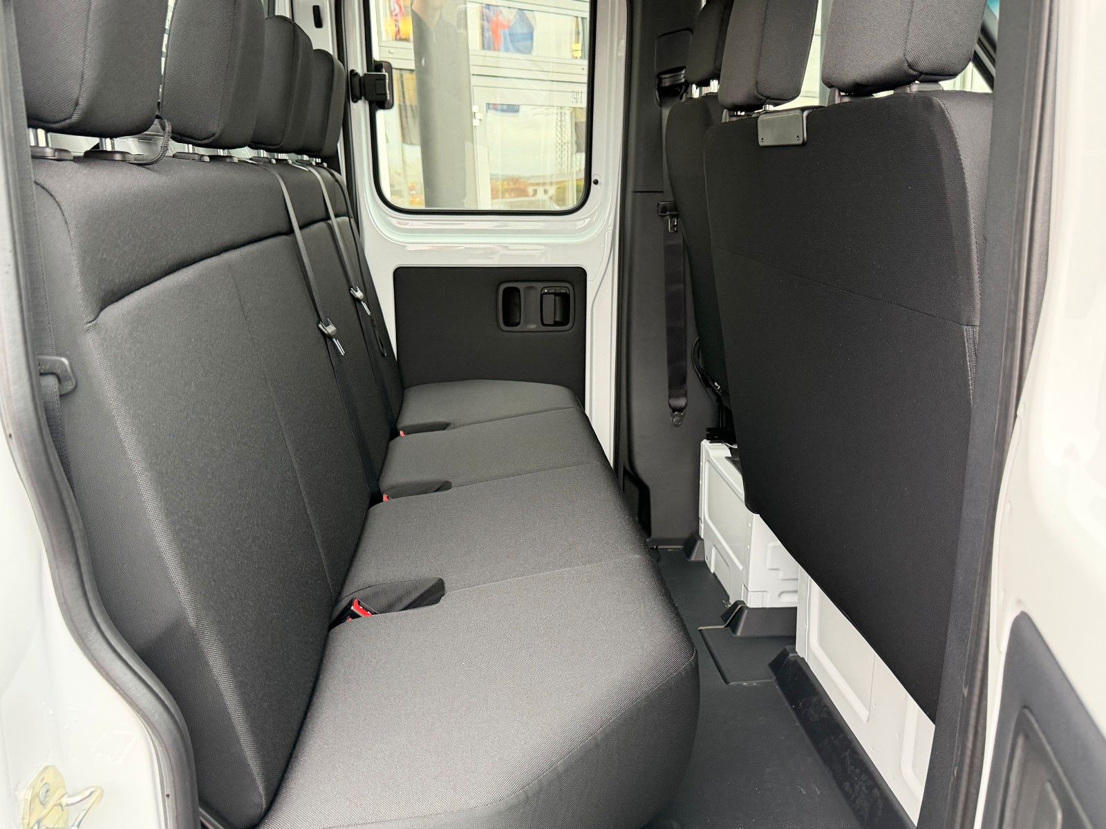 Fahrzeugabbildung Mercedes-Benz Sprinter 319 CDI 3665 DoKa AHK Klima LED