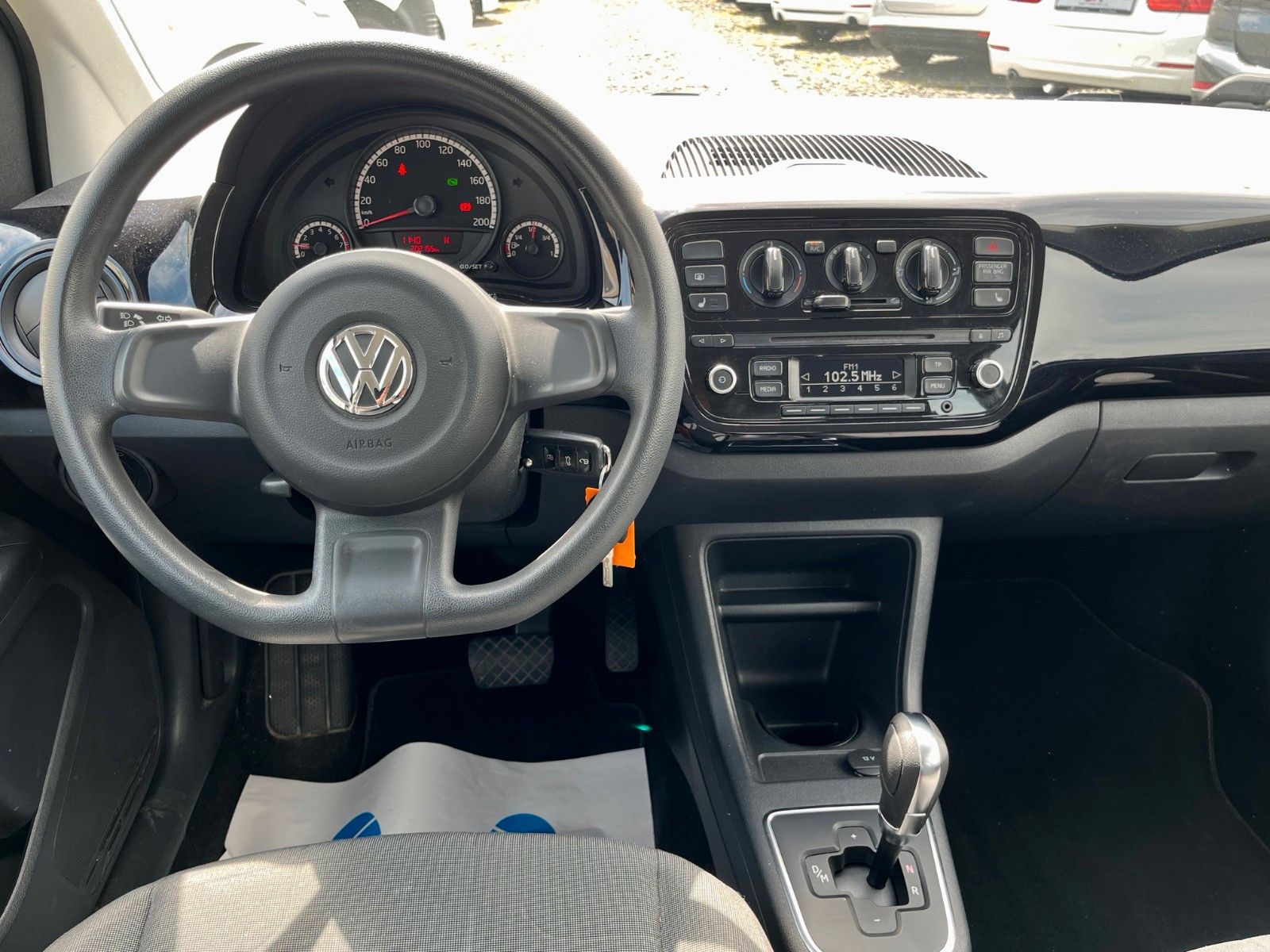 Fahrzeugabbildung Volkswagen up! 1.0 move Aut. Klima Sitzhzg SCHECKHEFT 2.HD