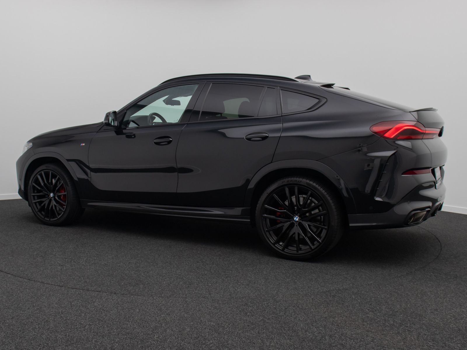 Fahrzeugabbildung BMW X6 M50i 360&deg;Laser DAB H/K Panoram Individual 22"