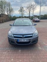 Opel Astra 1.9 DIESEL(150ps) - Opel Astra aus 2006 mit Diesel-Antrieb: Limousine