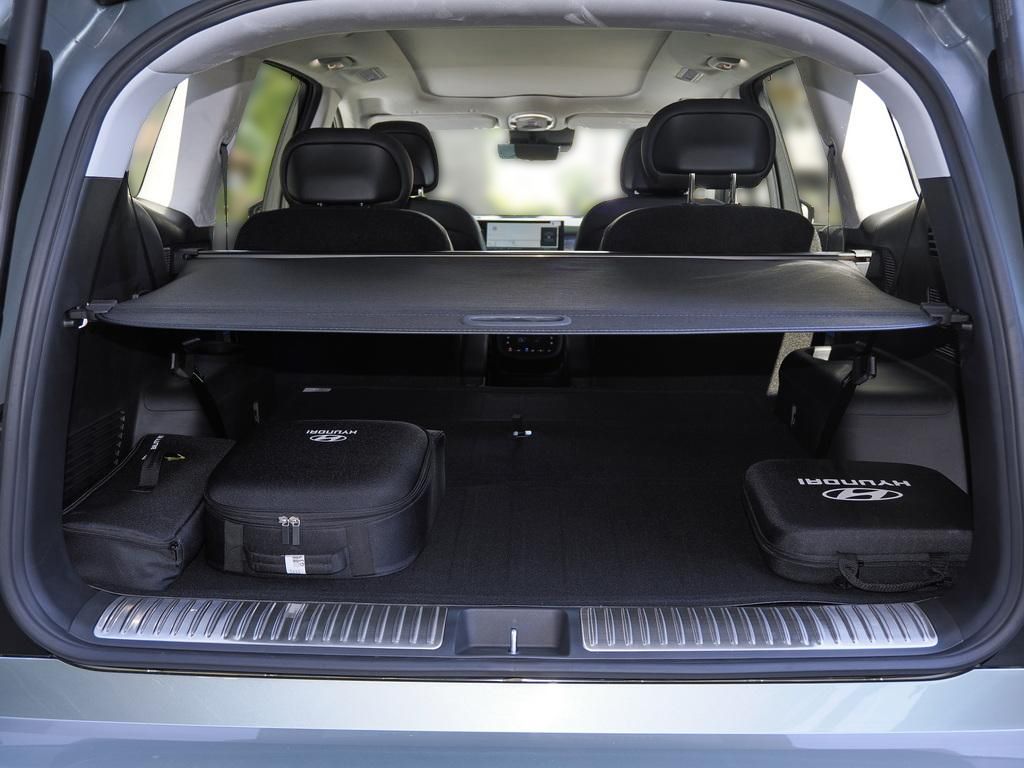 Fahrzeugabbildung Hyundai IONIQ 9 6-Sitzer UNIQ Panoramadach Relax-Paket