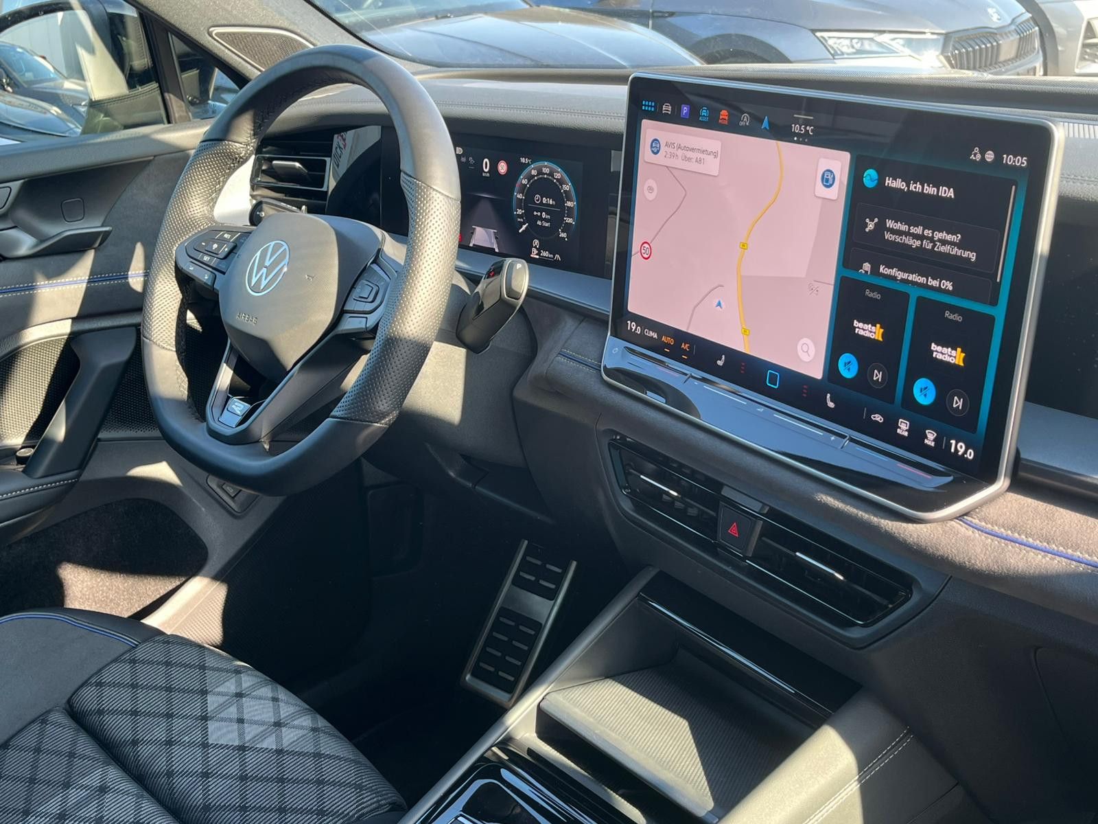 Fahrzeugabbildung Volkswagen Tayron 2.0 TDI 4M R-Line BLACK*7Si*MATRIX*PANO