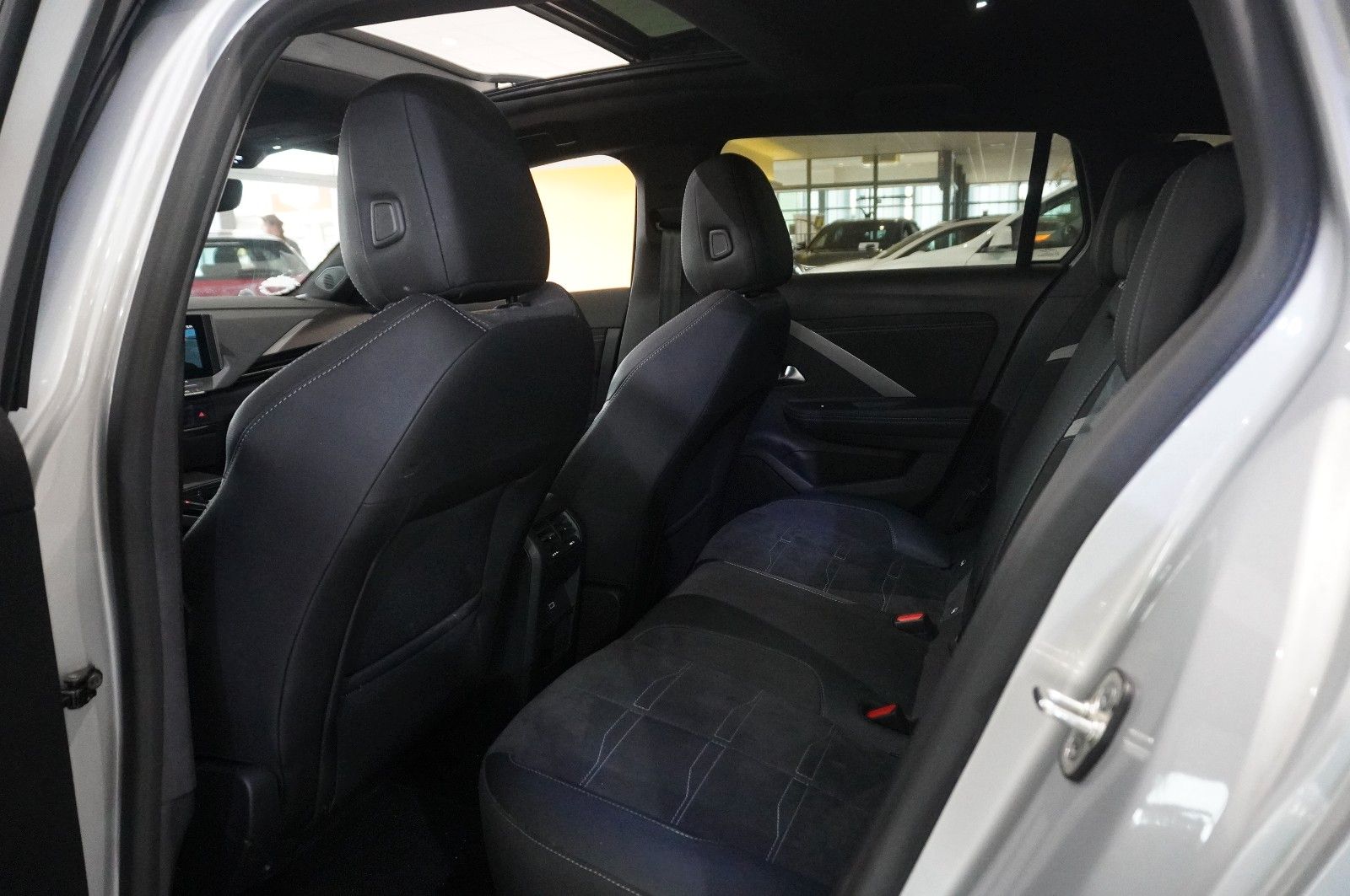 Fahrzeugabbildung Opel Astra L ST 1.5D ULTIMATE NAVI/LED/360°/PANO./DAB