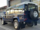 Land Rover Defender 110 Td5 9-Sitze AHK StdHzg. RESTAURIERT - blaue Land Rover Defender