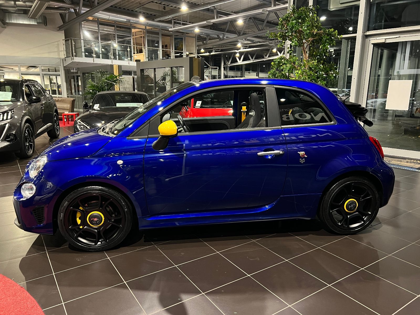 Fahrzeugabbildung Abarth 595C Pista KLIMA Navi CARPLAY PDC