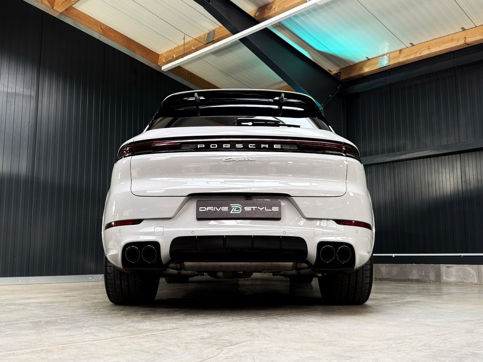 Fahrzeugabbildung Porsche Cayenne E-Hybrid + Vollaust. + Approved +Panoram