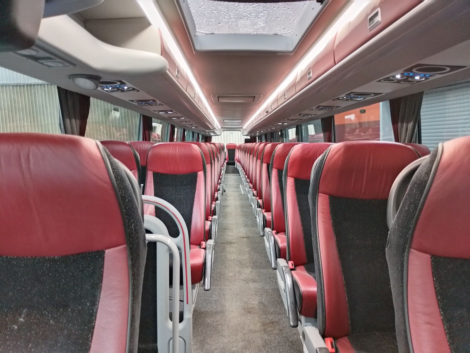VANHOOL  2018 - Image 31 of 50