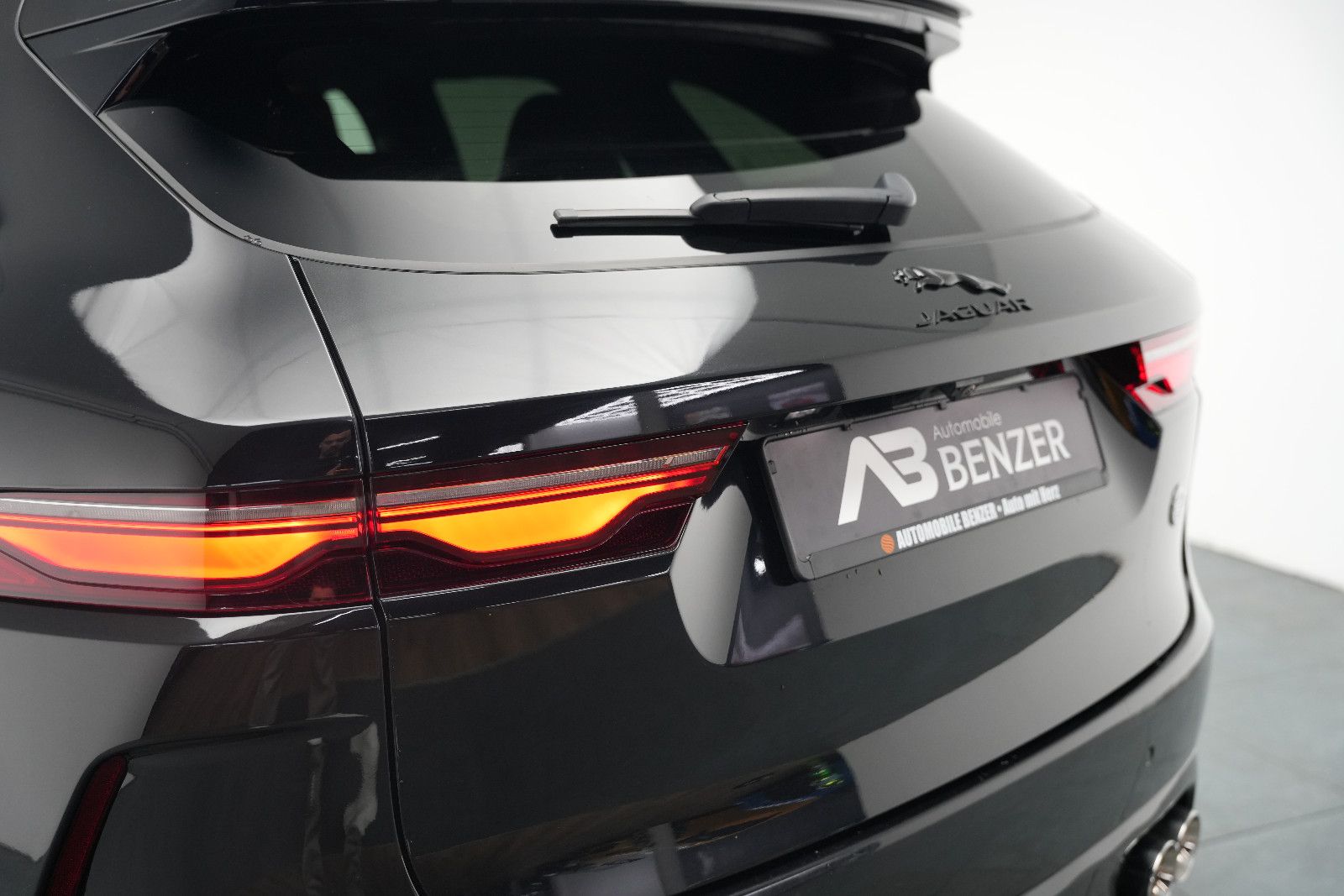 Fahrzeugabbildung Jaguar F-Pace SVR *Panorama*MeridianSurround*360°Memory