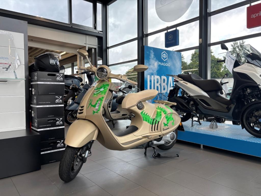 Vespa 946 Dragon SONDERMODEL MIT ORIGINAL ZUBEHÖR  !!