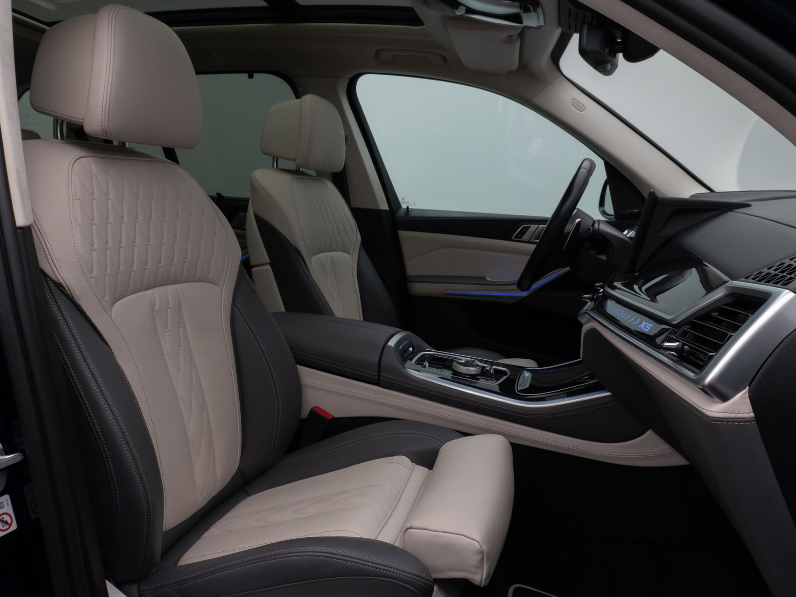 Fahrzeugabbildung BMW X5 xD50e M Sport 360°H/K Panorama Individual 22"