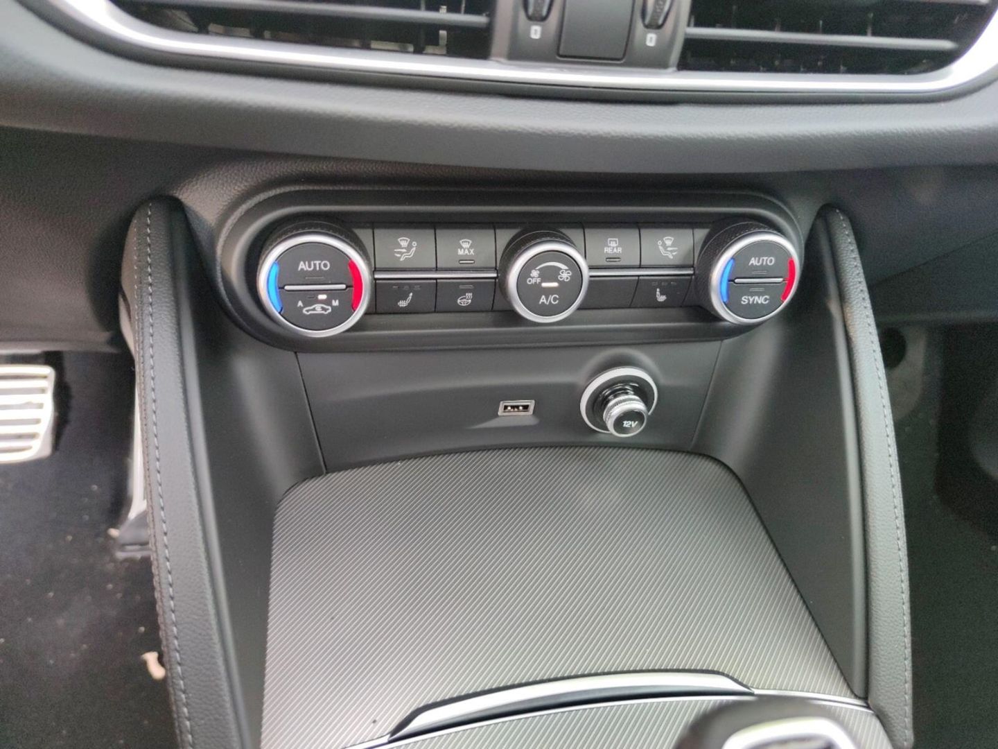 Fahrzeugabbildung Alfa Romeo Stelvio Veloce Q4 2.0 Turbo-21 Zoll-Panoramadach