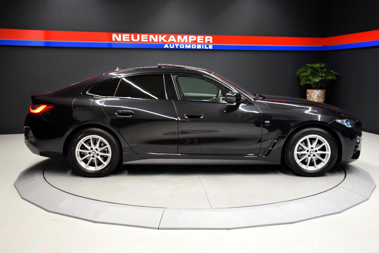 Fahrzeugabbildung BMW 420d Gran Coupé M Sport Laser GSHD ACC HuD Leder