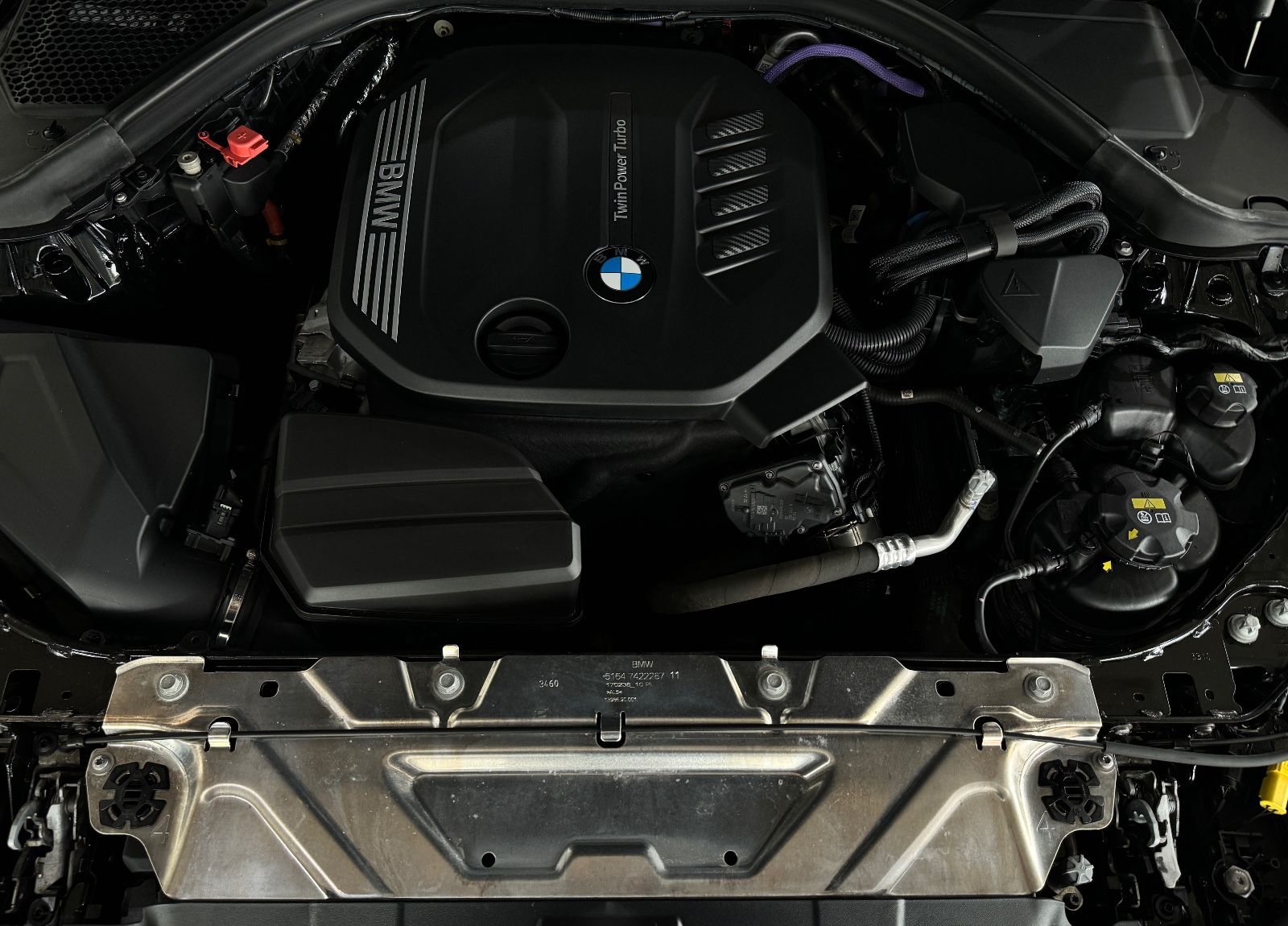Fahrzeugabbildung BMW 320d xD Sport Line Kamera HiFi DAB DrivAssis LED
