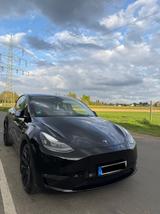 Tesla Model Y Long Range Dual Motor AWD TÜV Neu MIG - Tesla Model Y in Essen
