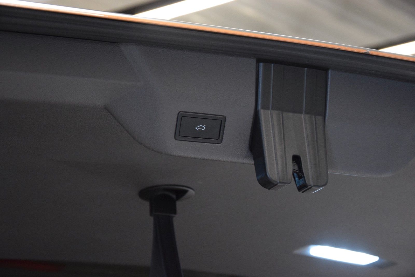 Fahrzeugabbildung Volkswagen T7 Multivan Style Pano HuD AHK vis-avis STHZ H&k