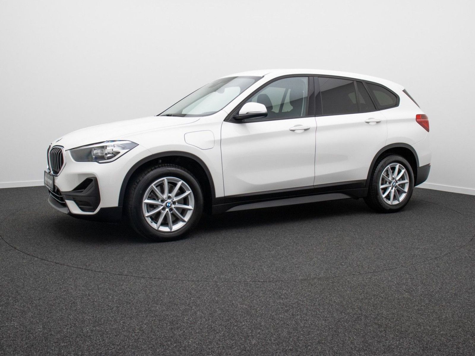 Fahrzeugabbildung BMW X1 xD25e DAB Navi Lordos PDC Geschwindigkeitsreg
