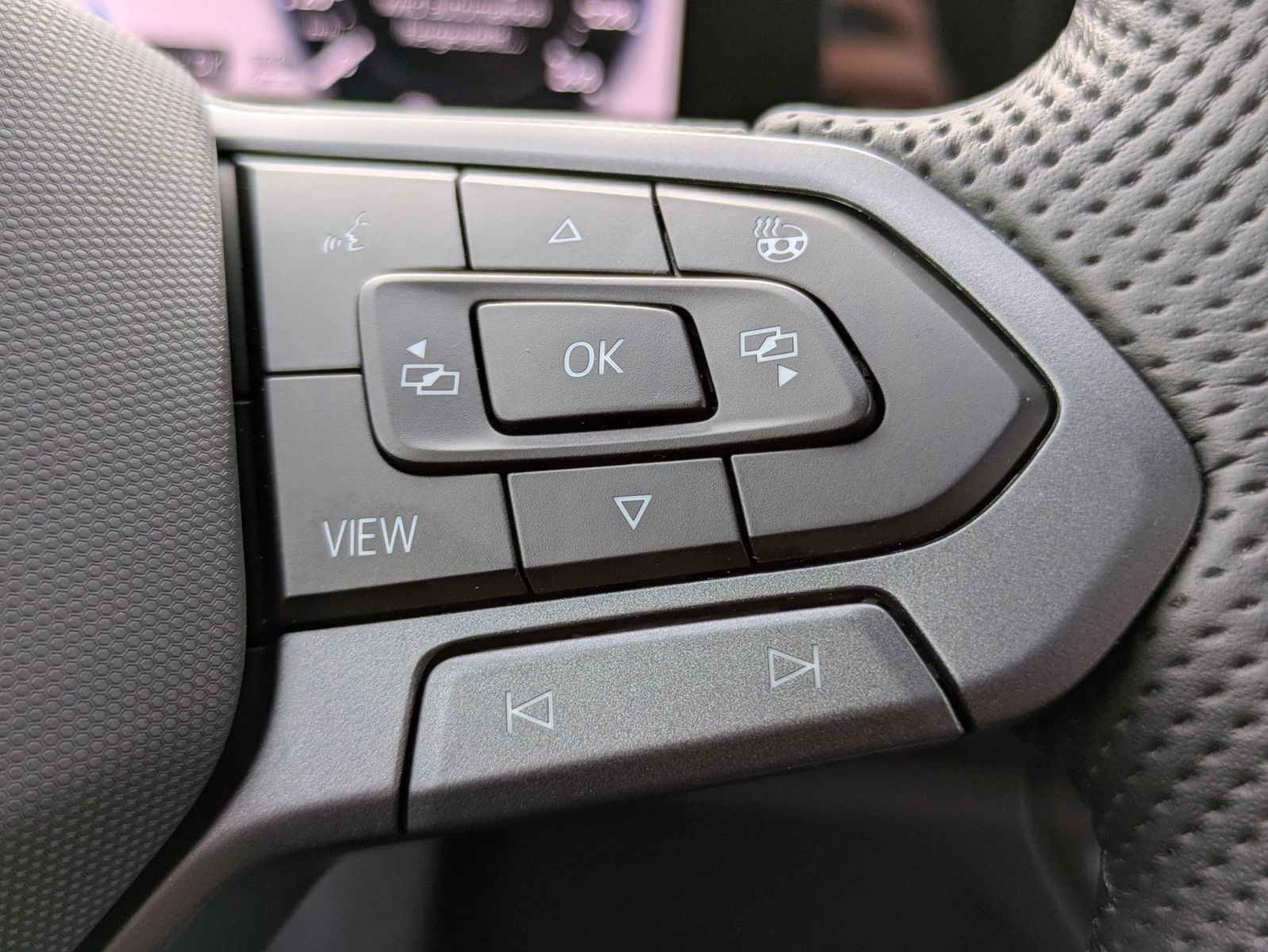 Fahrzeugabbildung Volkswagen Tayron 2.0 TDI 4M R-Line 7Si*MATRIX*AHK*PANO*HUD