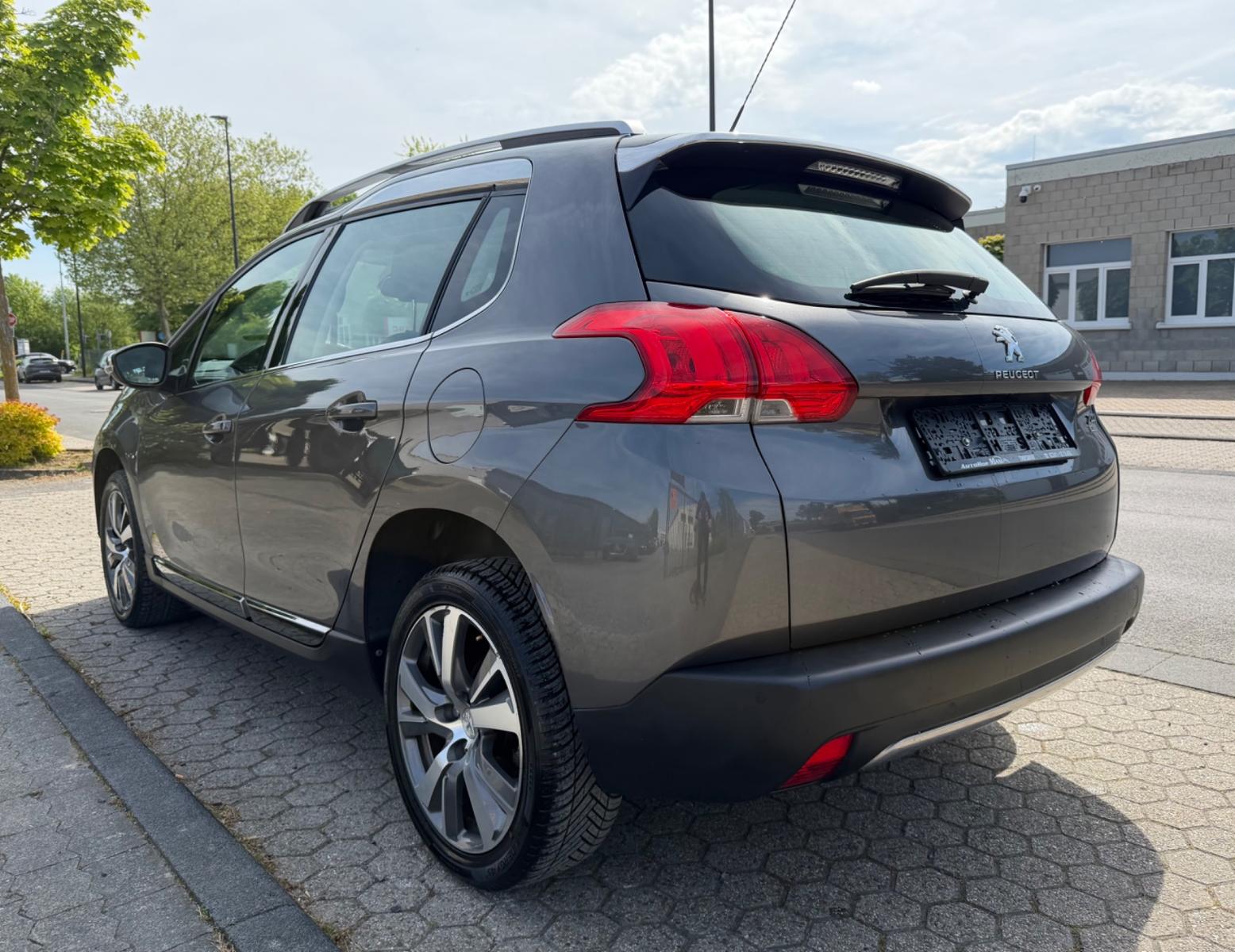 Peugeot 2008 Allure/TÜV Neu/Navi/PDC