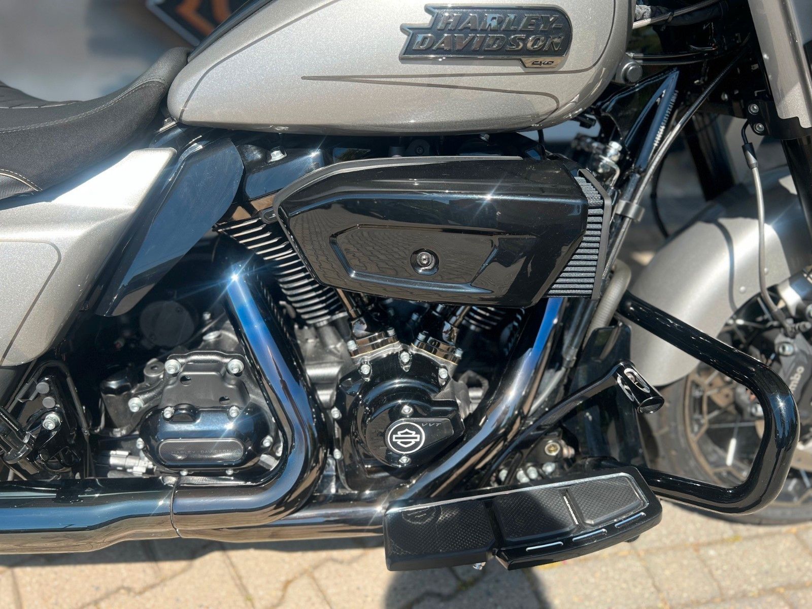 Fahrzeugabbildung Harley-Davidson Street Glide CVO Jekill & H-D Ape Lenker