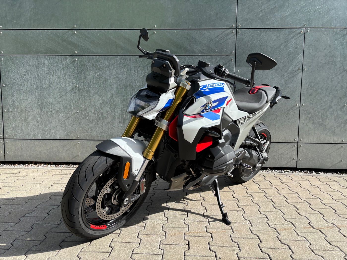 Fahrzeugabbildung BMW R 1300 R Performance