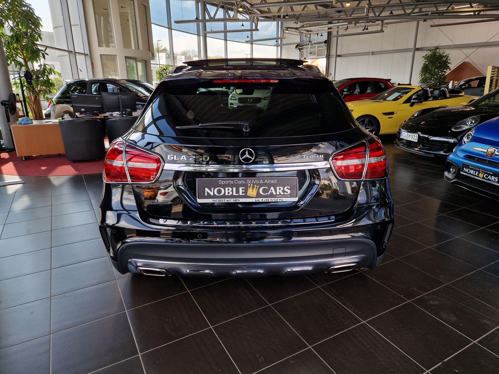Fahrzeugabbildung Mercedes-Benz GLA 250 4Matic AMG-LINE PANO LED