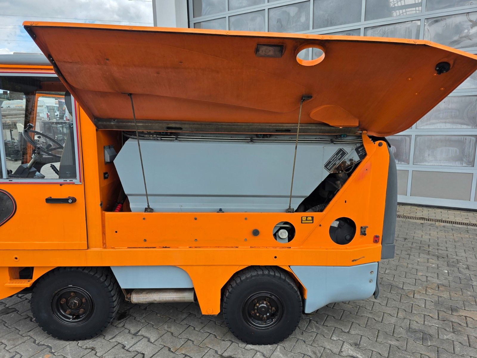 Fahrzeugabbildung Schmidt SK 153 SX / Kehrmaschine / 6.078h