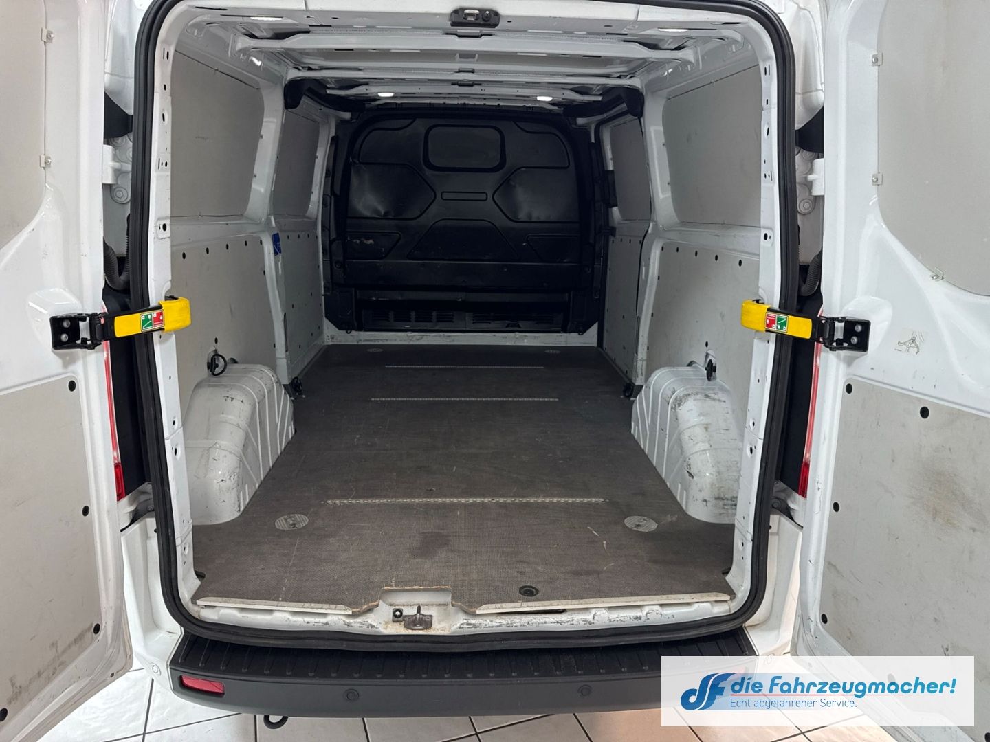 Fahrzeugabbildung Ford Transit Custom Kasten 320 L2 Trend DAB Notbremsa