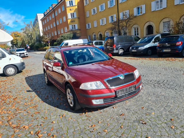 Skoda Octavia Combi Elegance Klima Sitzh.Tempomat Bord