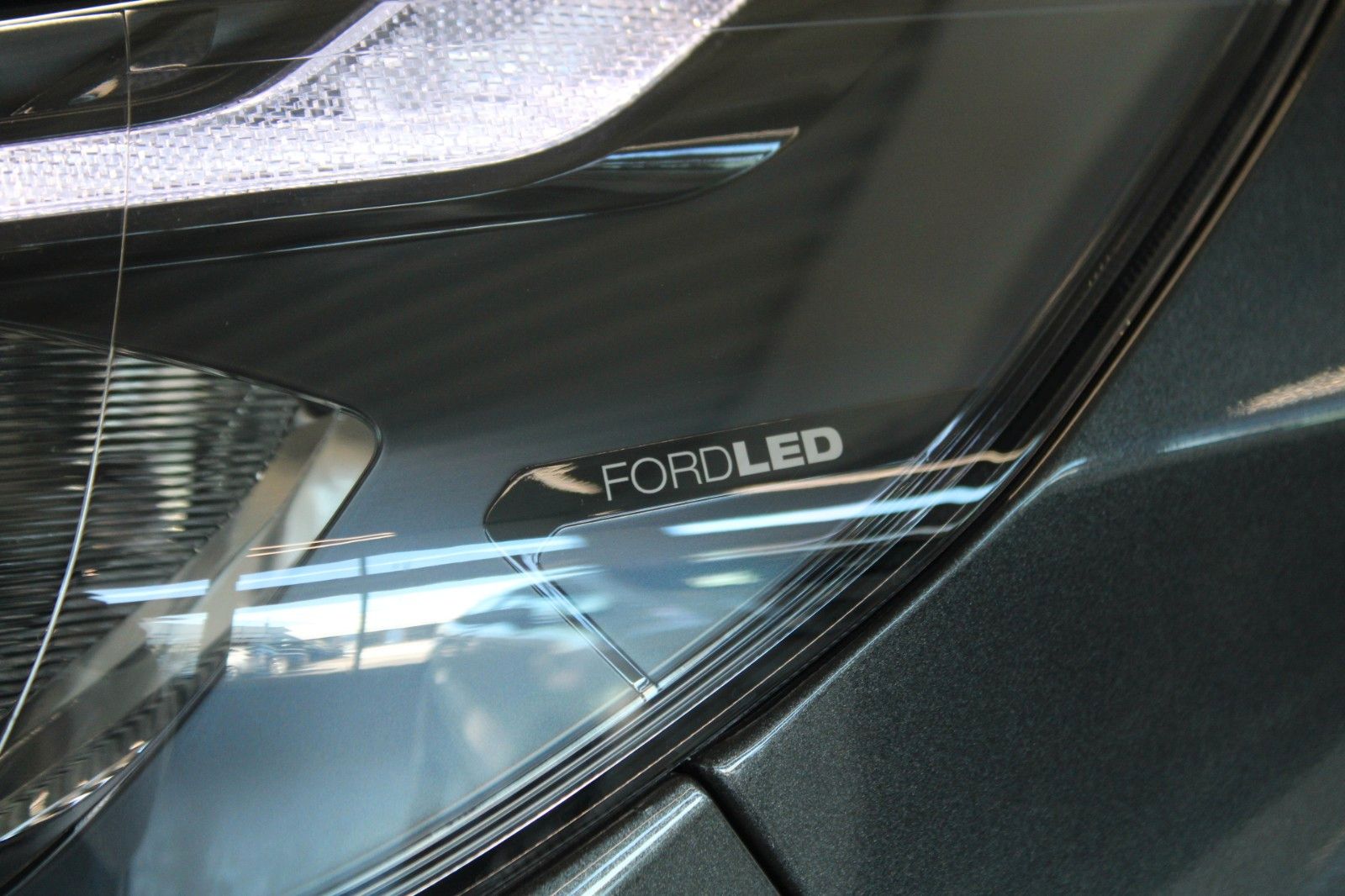 Fahrzeugabbildung Ford Tourneo Custom L1 8-Sitz Titanium Aut. Top Ausst