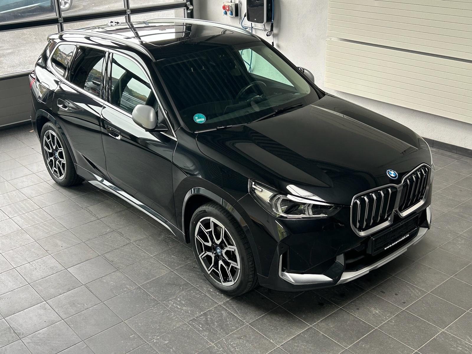 BMW iX1 30 xDrive xLine Leder_Pano_HarmanKard_Headup