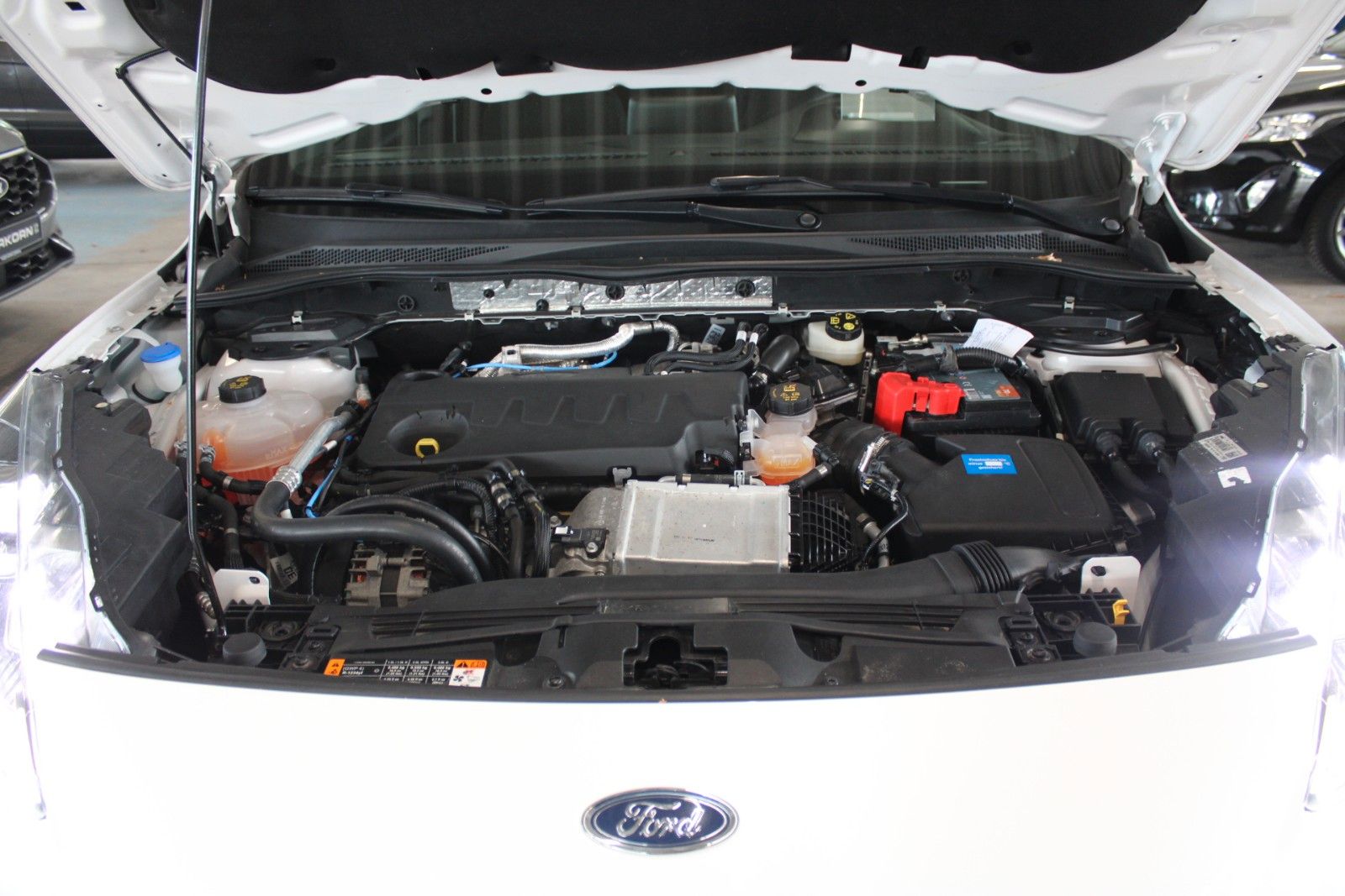 Fahrzeugabbildung Ford Kuga ST-Line X Aut. AWD LED AHK ACC HUD WinterP