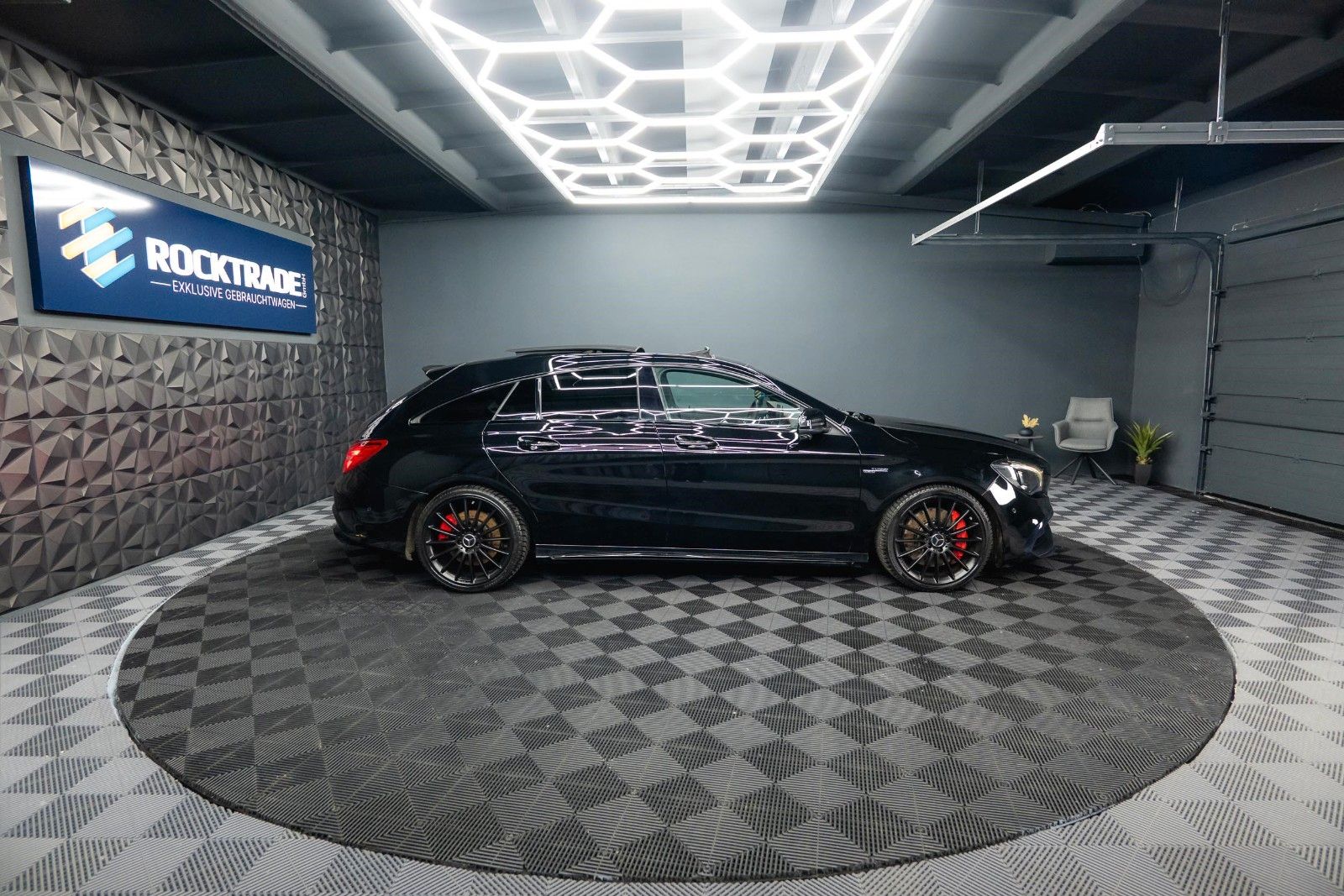 Fahrzeugabbildung Mercedes-Benz CLA 45 AMG 4Matic Performance Night *Pano*LED*