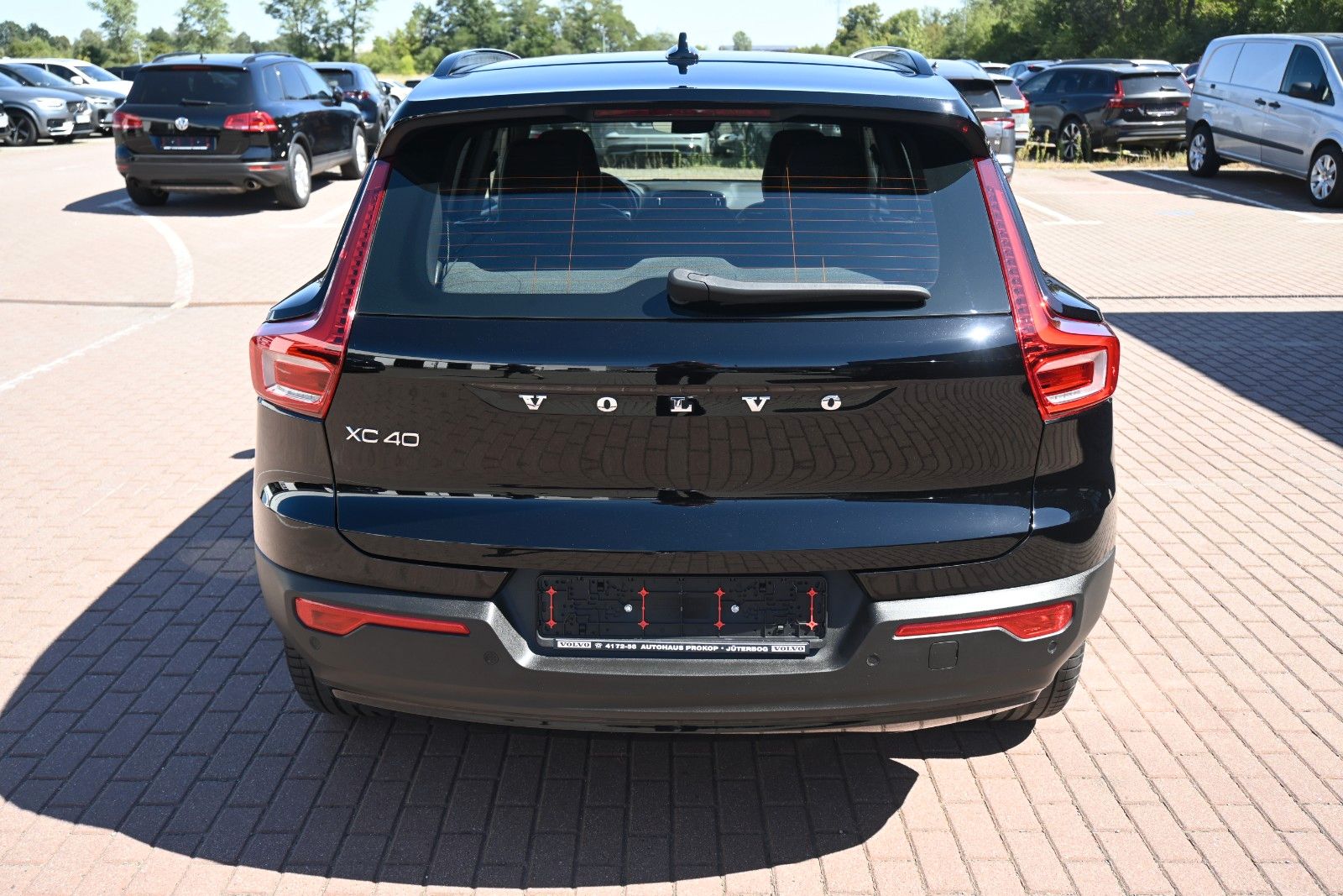 Fahrzeugabbildung Volvo XC40 BEV AWD R Design*H&K*FSHZG*RFK*420 KM RW*
