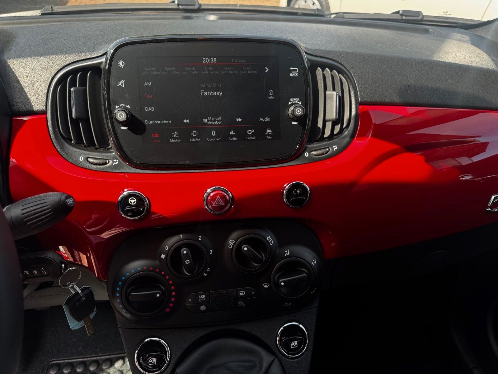 Fahrzeugabbildung Fiat 500C Carplay Tempomat Klima Tageszulassung Rot