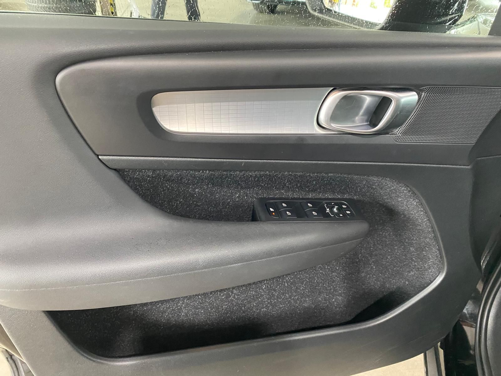 Fahrzeugabbildung Volvo XC40 Momentum Pro/Navi/LED/SH/