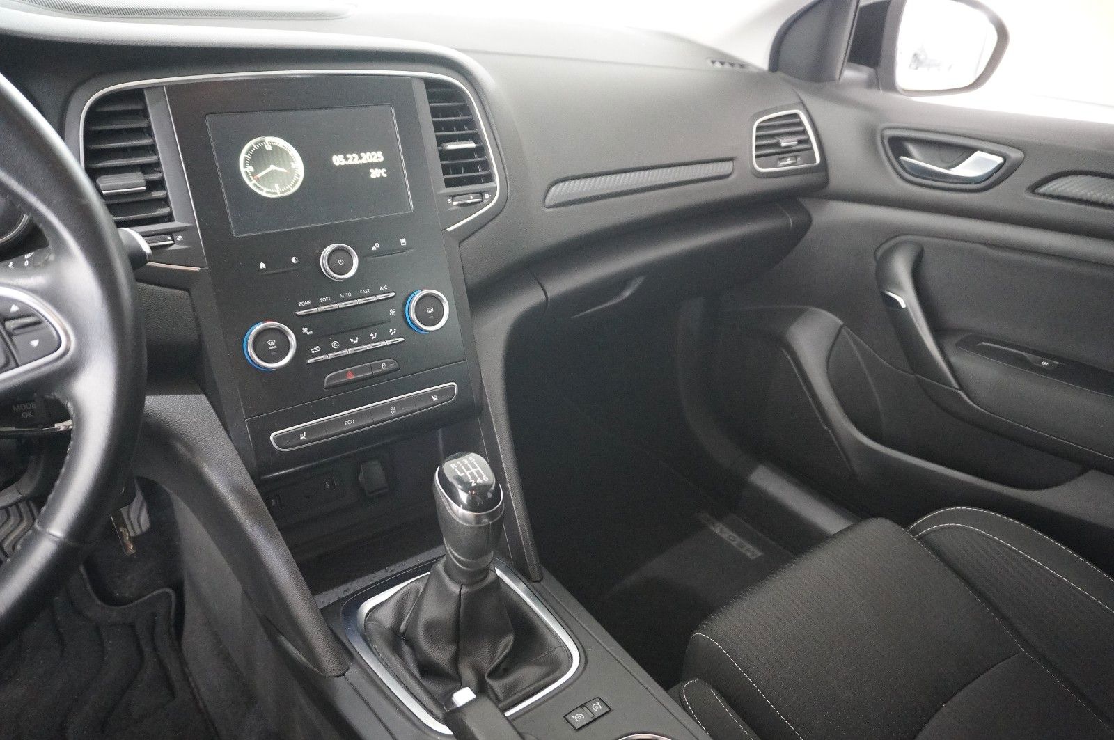 Fahrzeugabbildung Renault Megane IV 1.5D GT BUSINESS NAVI/LED/PDC/VIRT/AHK
