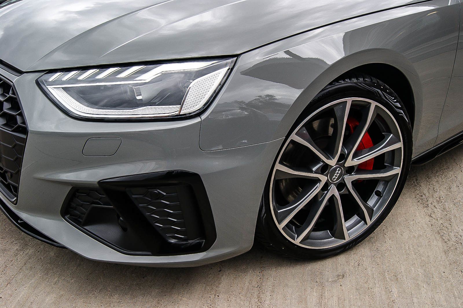 Fahrzeugabbildung Audi A4 Avant 45TFSI quattro edition one LEDER MATRIX