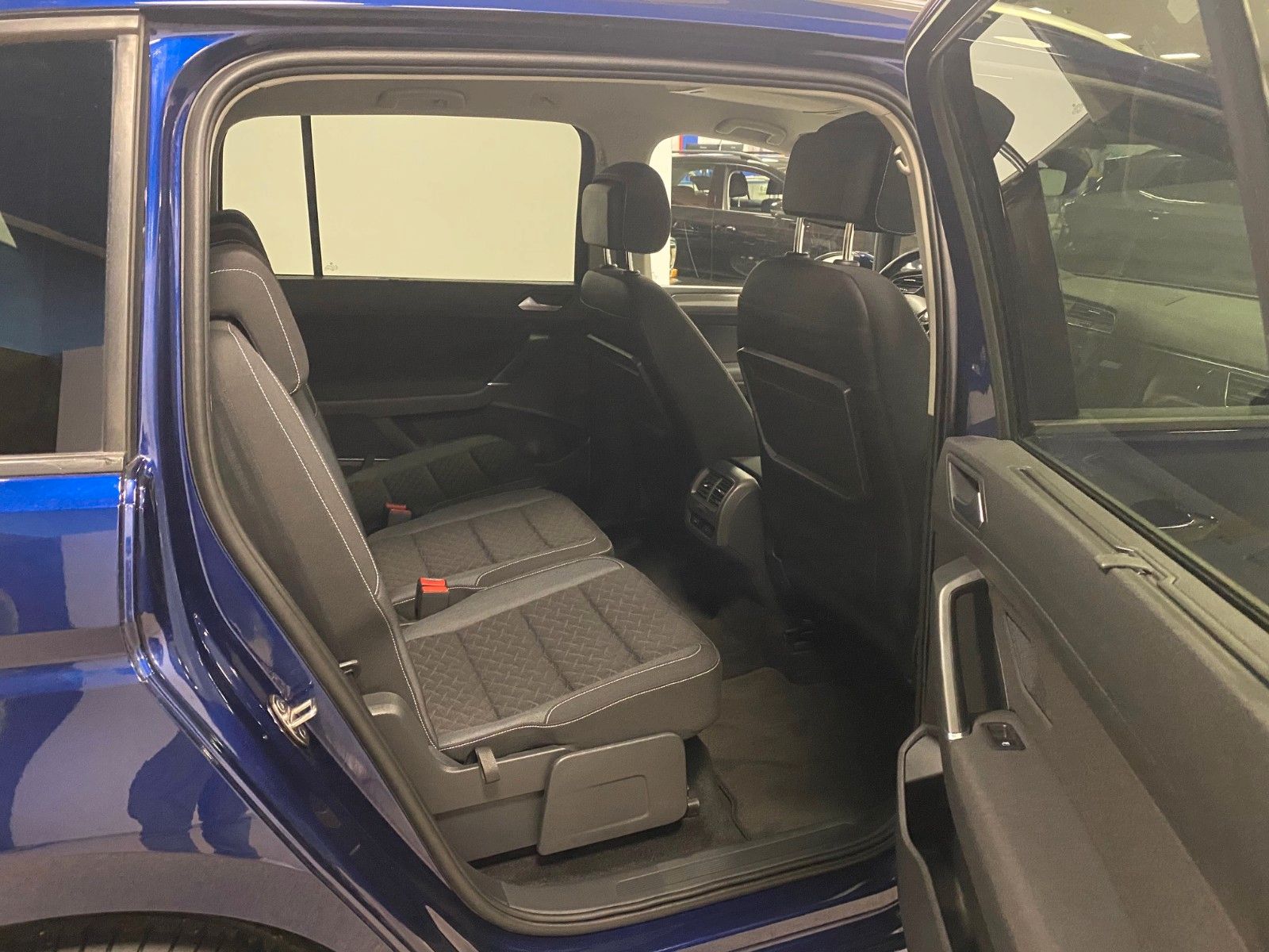 Fahrzeugabbildung Volkswagen Touran 1.5 TSI JOIN+NAVI+AHK schwenk+KAMERA+ACC+