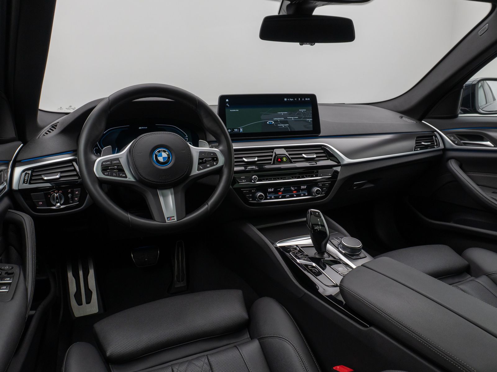 Fahrzeugabbildung BMW 530e M Sport Panorama Kamera DAB HiFi Alarm LED