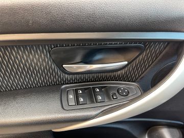 BMW 320 d Lim.  xDrive *NAVI*PDC*SZHZ*TEMPOMAT*4x4*